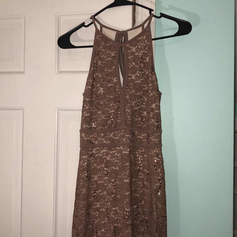 Elegant long dress with lace and subtle sequins